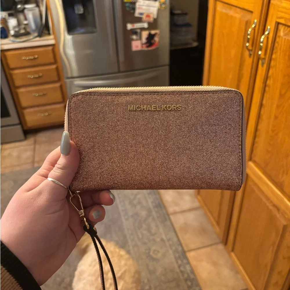 Michael Kors Sparkling rose gold Wristlet - Picture 7 of 8